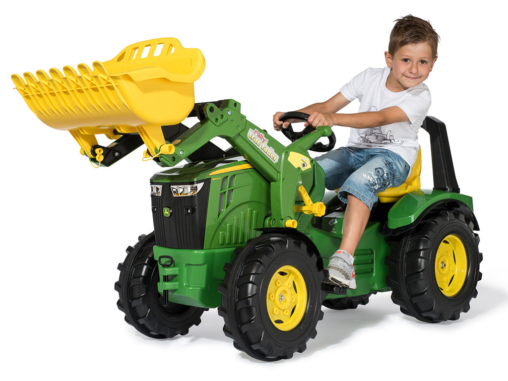otroški traktor rolly