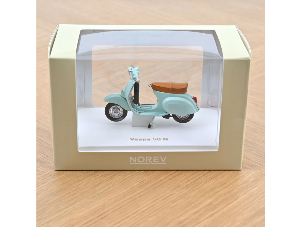 La Vespa 400 découvrable blanche en miniature de Norev au 1/43e